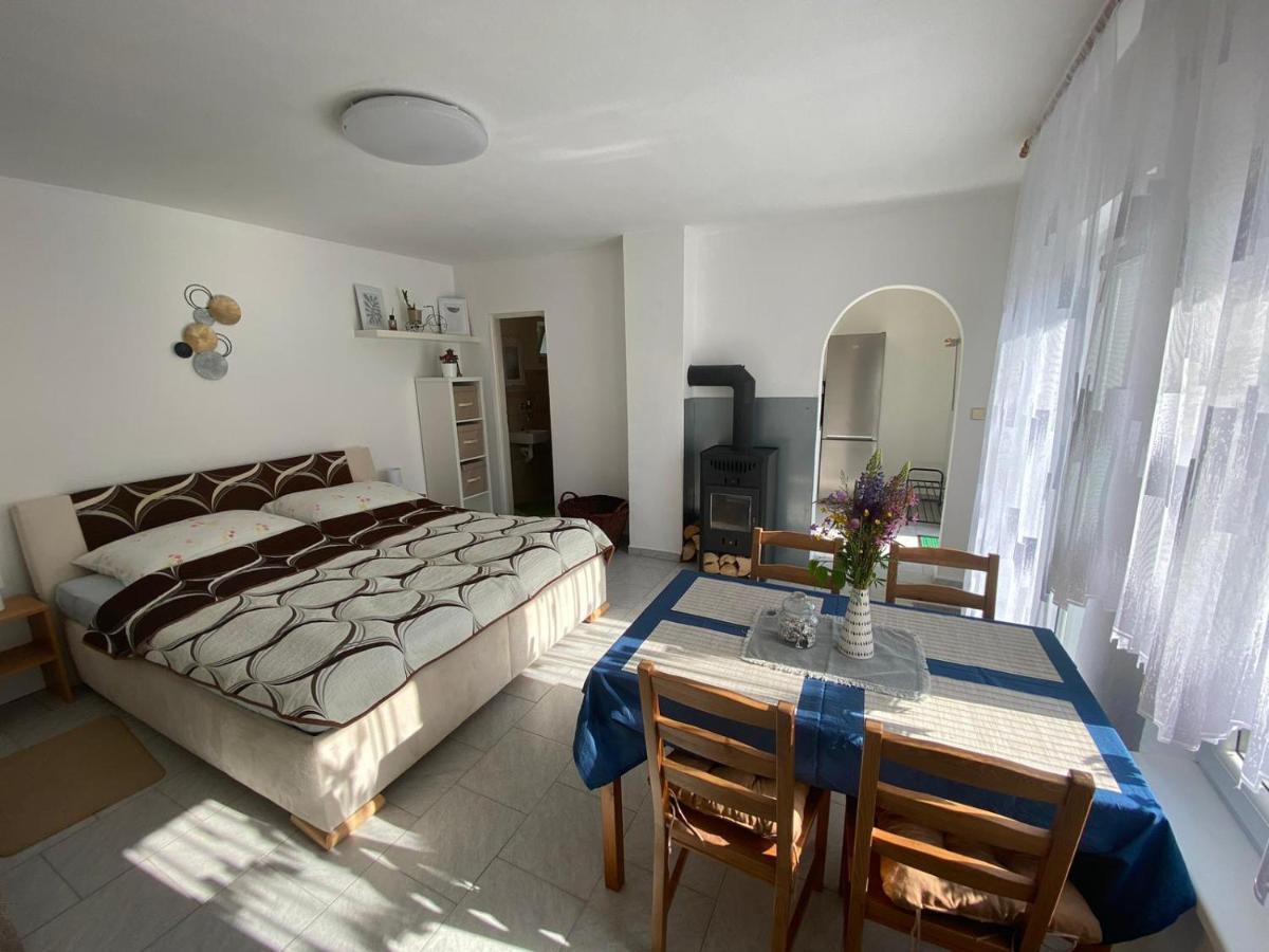 Apartman Beniskovec, Suchdol Nad Luznici Bagian luar foto