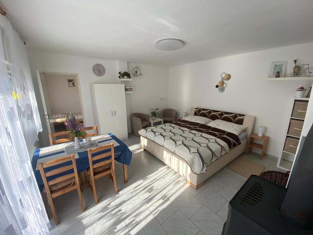 Apartman Beniskovec, Suchdol Nad Luznici Bagian luar foto